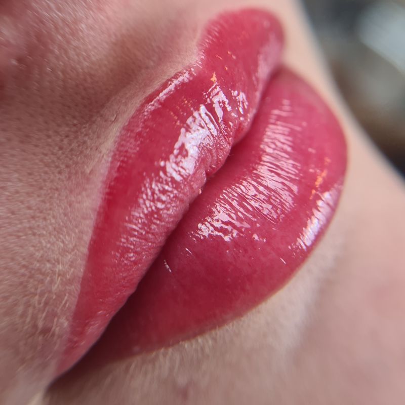 Permanentí make-up rtů
